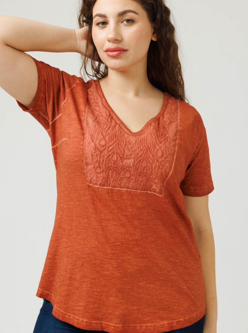 JUMP & ONOT,159.9000,חולצה וי שילוב רקמה,in-stock