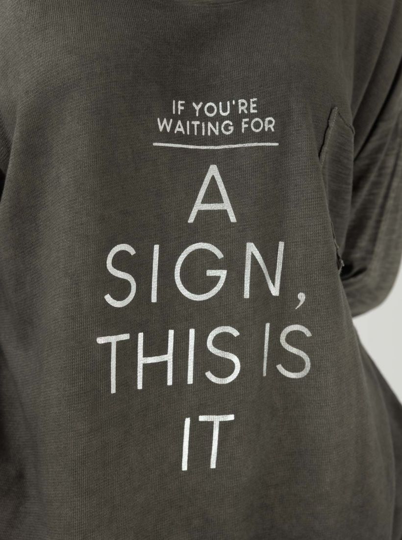 JUMP & ONOT,199.9000,חולצה שילוב בדים דפוס פויל,in-stock