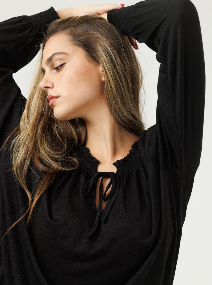 JUMP & ONOT,199.9000,חולצה מחשוף גומי ציפקה,in-stock