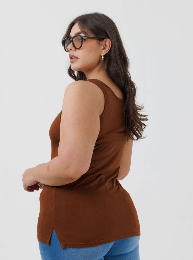 JUMP & ONOT,59.9000,גופיה V פתח בצדדים פרומו,in-stock