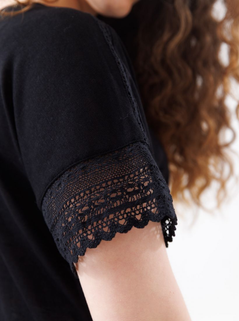 JUMP & ONOT,179.9000,חולצה שרוול תחרה,in-stock