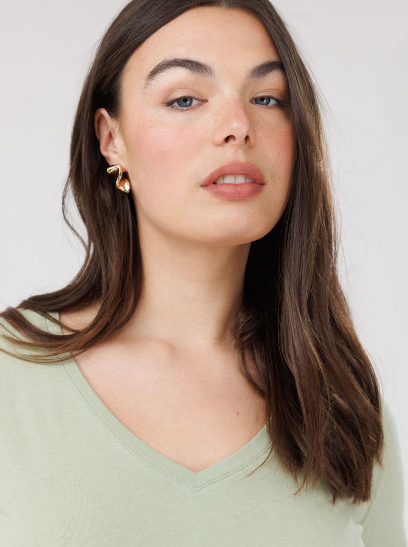 JUMP & ONOT,59.0000,חולצת בייסיק צווארון וי קצר,in-stock