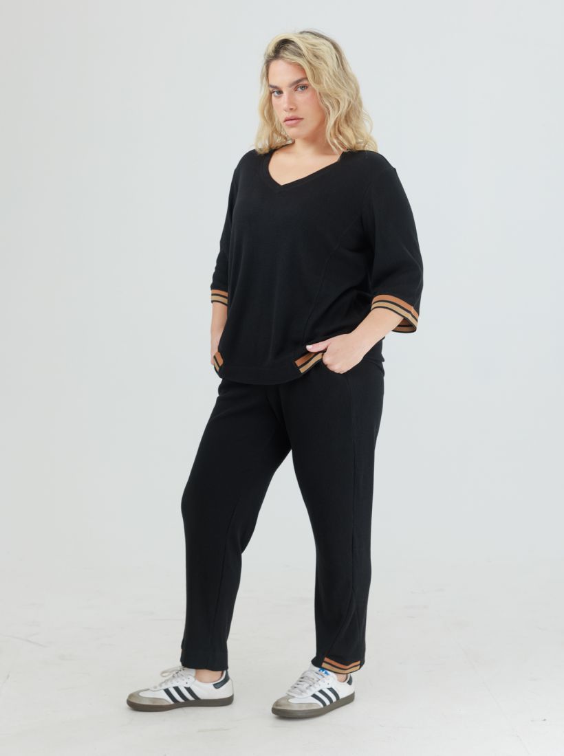 JUMP & ONOT,179.9000,חולצת V עם סרט ריב,in-stock