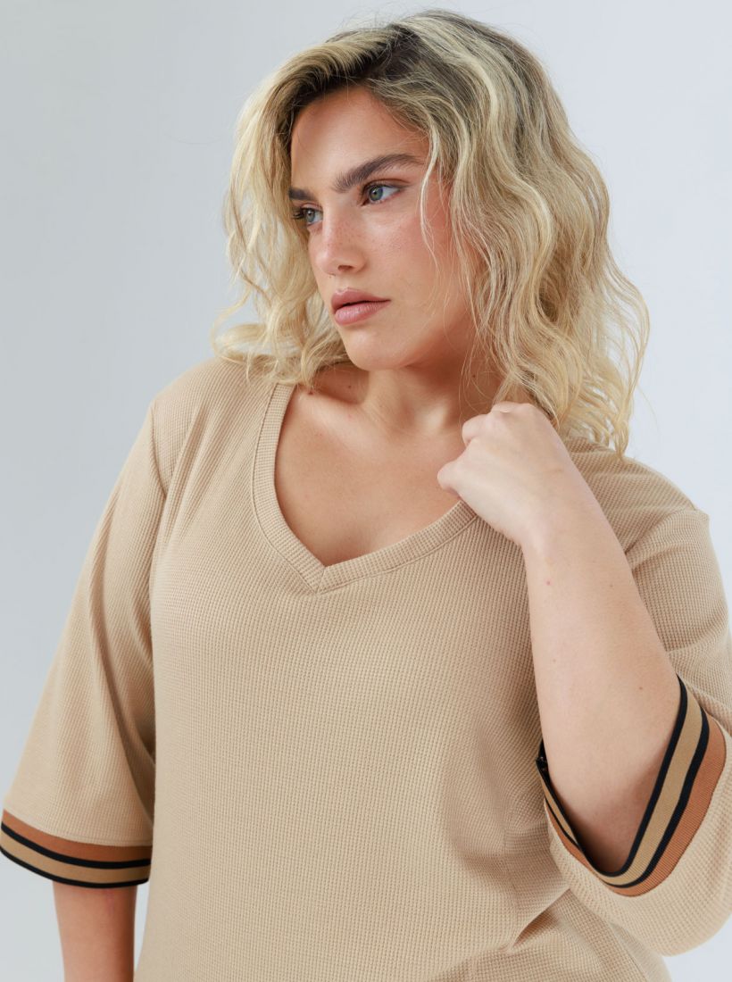 JUMP & ONOT,179.9000,חולצת V עם סרט ריב,in-stock