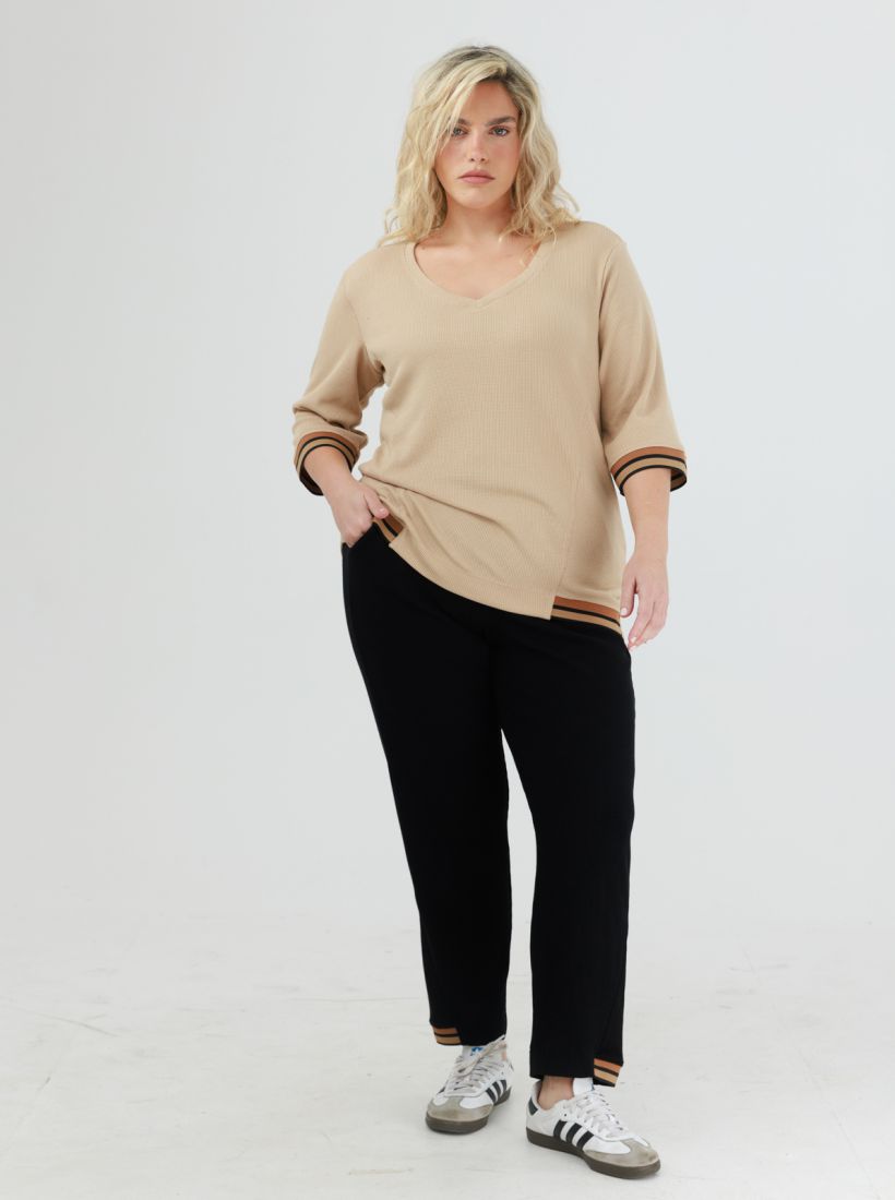 JUMP & ONOT,179.9000,חולצת V עם סרט ריב,in-stock