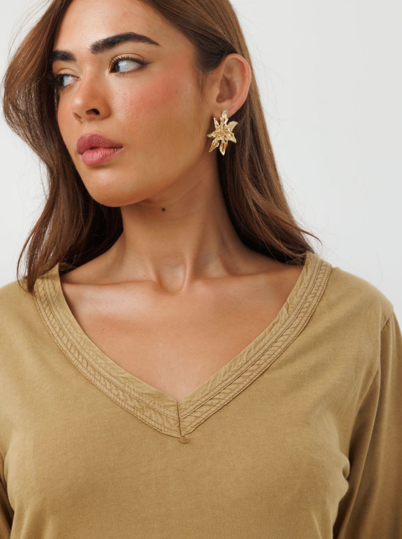 JUMP & ONOT,129.9000,חולצת BASIC עם מפתח V,in-stock