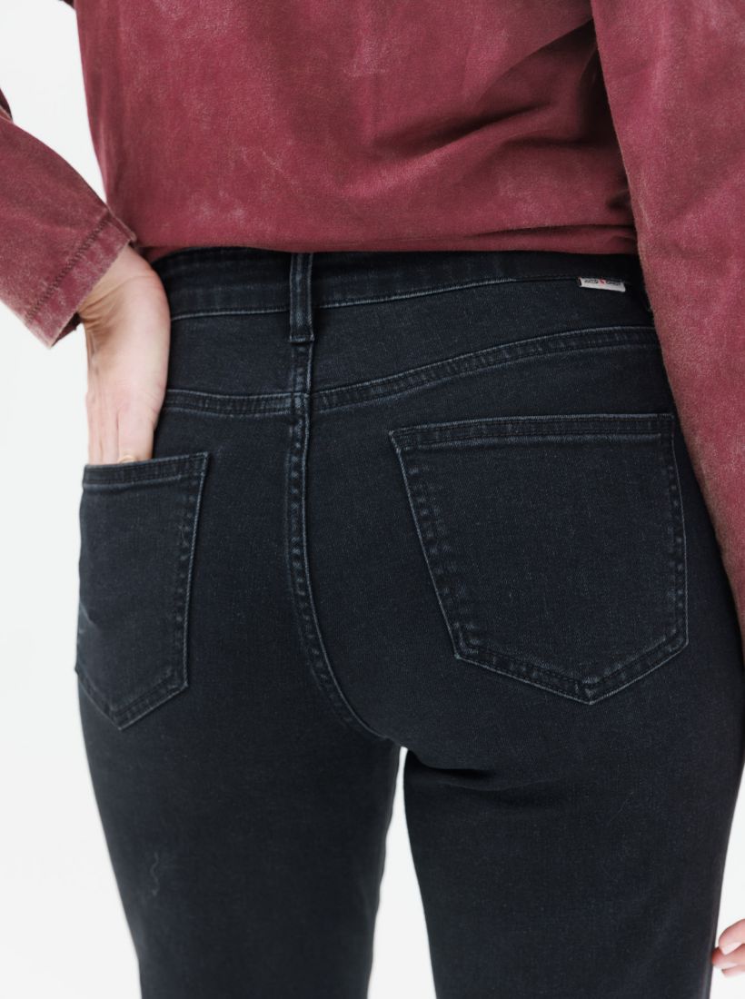 JUMP & ONOT,199.9000,גינס STRAIGHT פרומו,in-stock