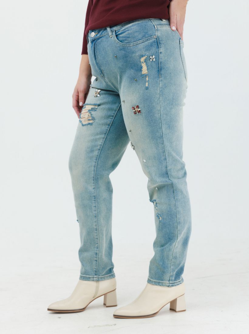 JUMP & ONOT,329.9000,גינס קרעים בגזרת MOM עם אבנים,in-stock