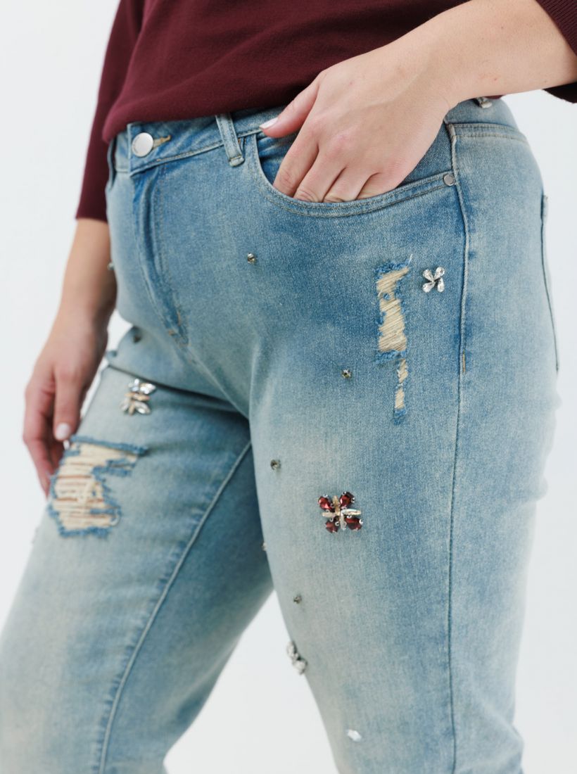 JUMP & ONOT,329.9000,גינס קרעים בגזרת MOM עם אבנים,in-stock