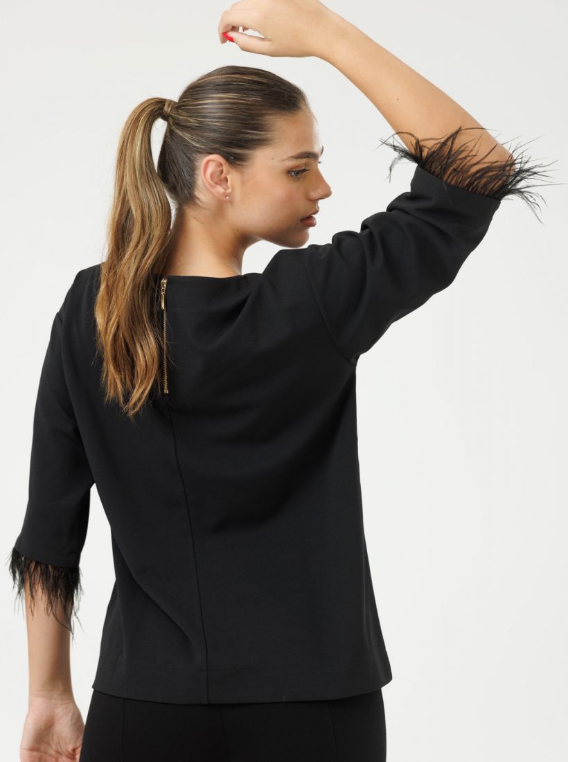 JUMP & ONOT,279.9000,חולצה שילוב נוצות,in-stock