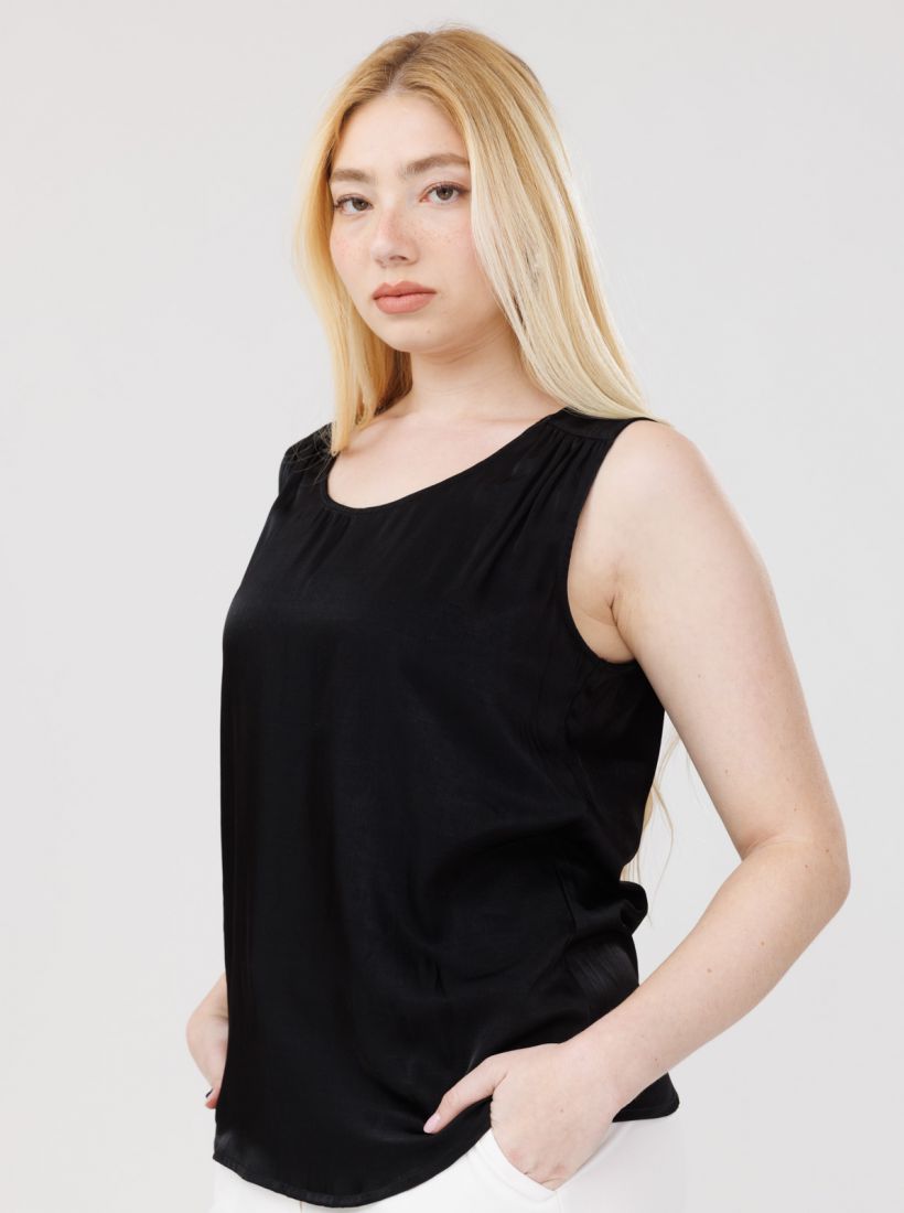 JUMP & ONOT,179.9000,גופיה ניקי כפתור בגב,in-stock