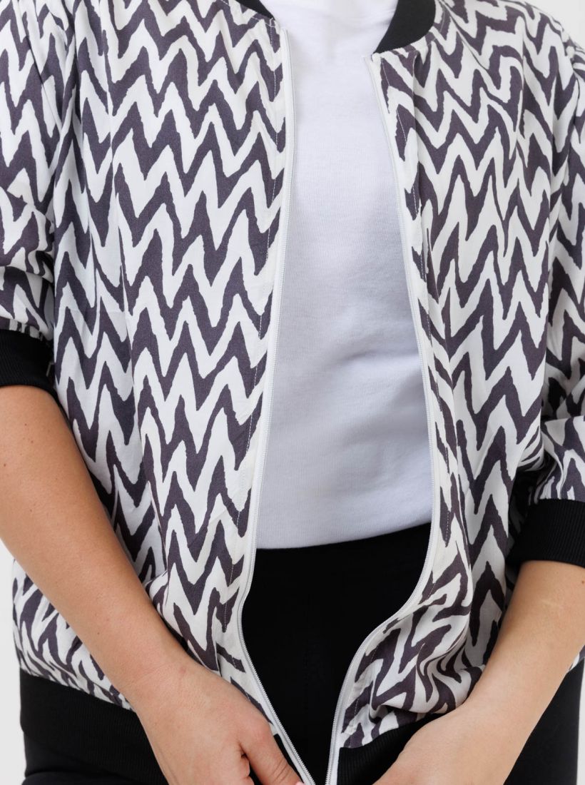 JUMP & ONOT,279.9000,עליונית דפוס רוכסן,in-stock