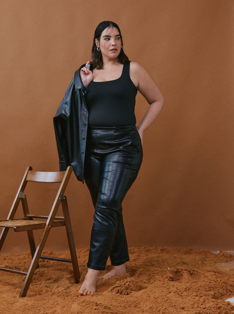 JUMP & ONOT,329.9000,מכנס דמוי עור גומי,in-stock