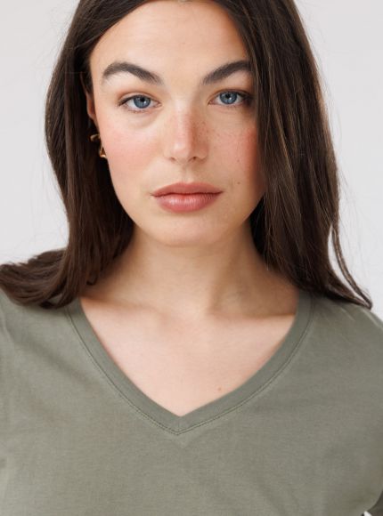 JUMP & ONOT,59.0000,חולצת בייסיק צווארון וי קצר,{quantity_and_stock_status}