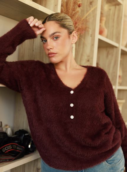 JUMP & ONOT,279.9000,סריג פלאפי V כפתורים,{quantity_and_stock_status}