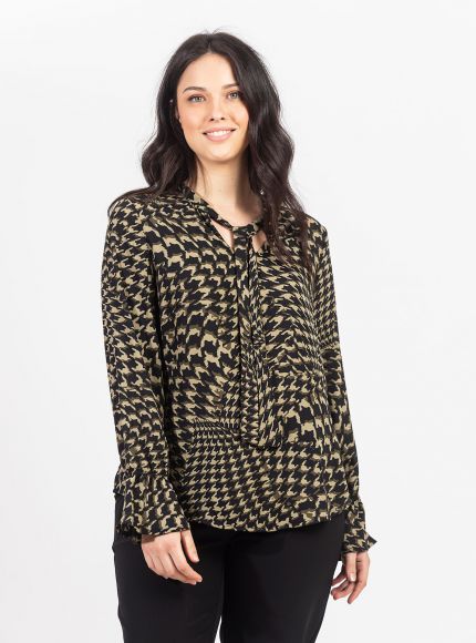 JUMP & ONOT,199.9000,חולצה עם קשירה במחשוף,{quantity_and_stock_status}